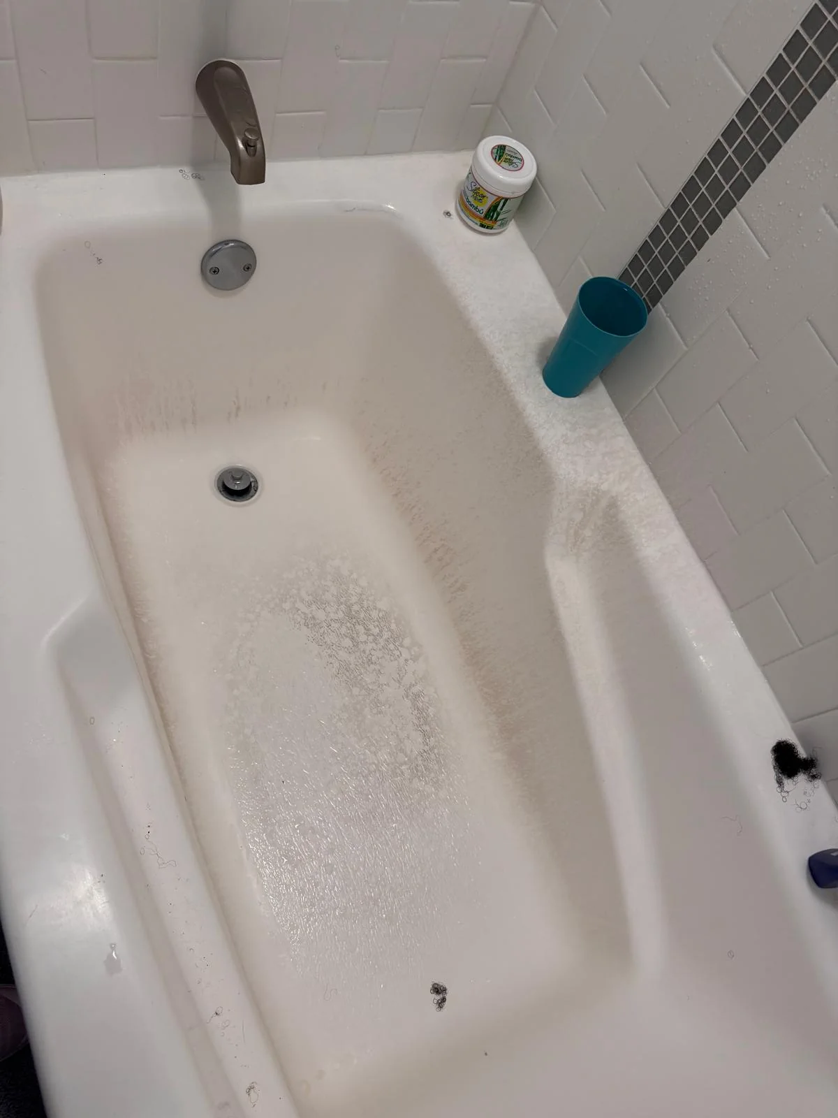 Bathtub before Pure Essence cleaning